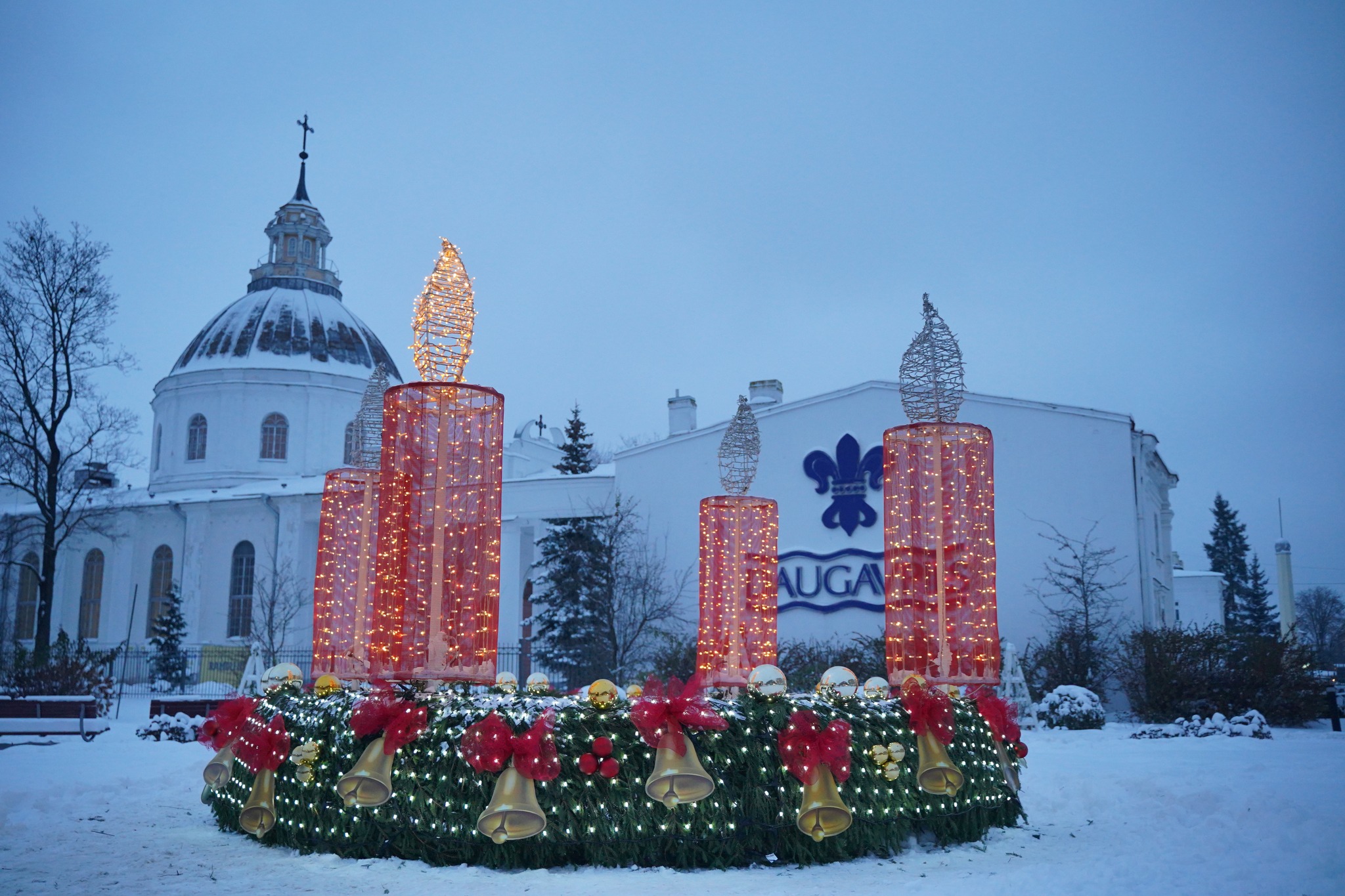 Pirmās adventes sveces iedegšana d