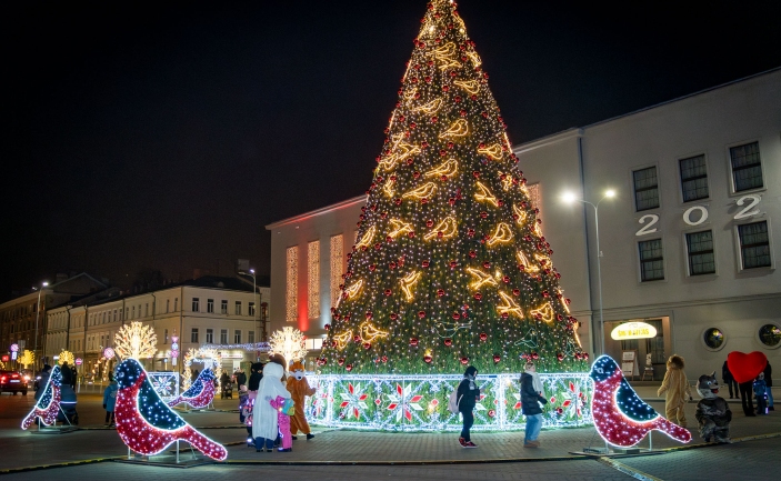 Pilsētas galvenās Ziemassvētku egles iedegšana