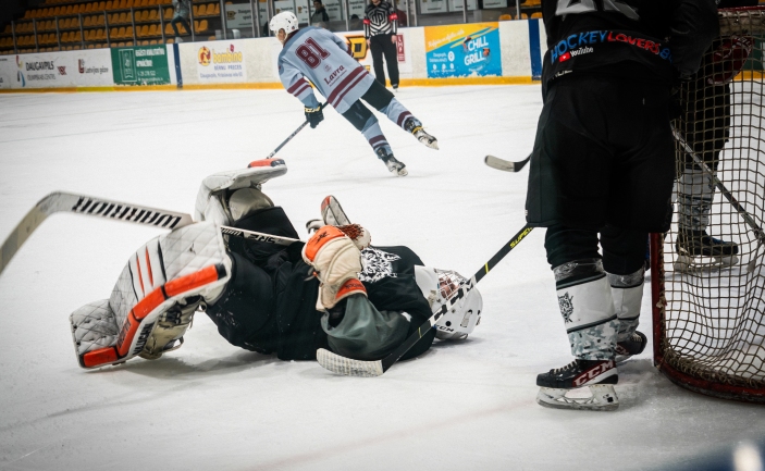 DAUGAVPILS ATKLĀTAIS ČEMPIONĀTS HOKEJĀ | ice Wolves PRET Kalupe d