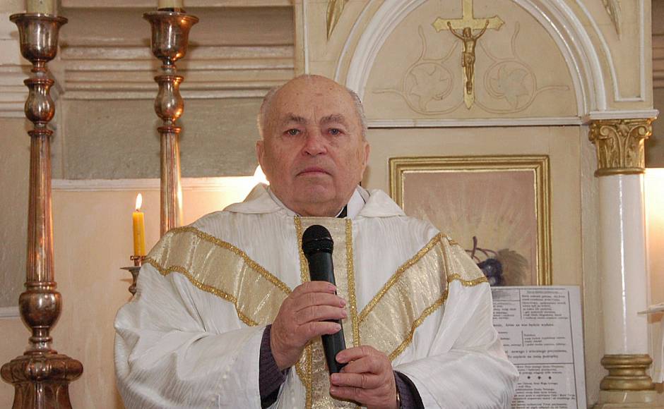 Daugavpils muzejā atklāta priestera Aleksandra Madelāna piemiņai veltīta izstāde