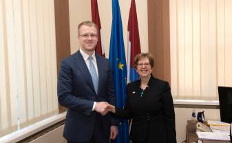 ASV vēstniece Nensija Petita tikās ar Daugavpils Domes priekšsēdētāju Andreju Elksniņu