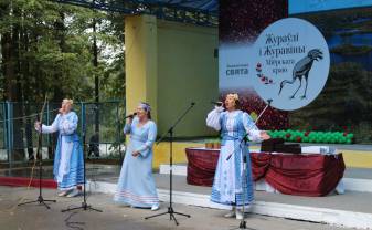 “Praļeski” dziedāja dzērveņu festivālā Mioros