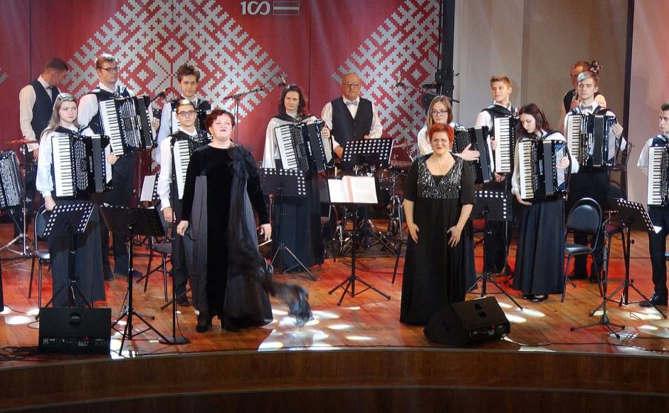 Daugavpils akordeonistu orķestris valsts svētkos ieguvis jaunu skanējumu