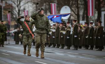 Iedzīvotāji aicināti sekot līdzi Nacionālo bruņoto spēku sveicienam Latvijas Republikas proklamēšanas 103. gadadienā