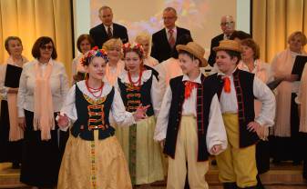 Treknajā ceturtdienā Poļu namā viesus cienāja ar virtuļiem un dziedāja dziesmas
