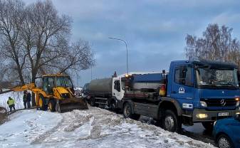 Tiek likvidētas liela mēroga avārijas sekas Kraujas ielā