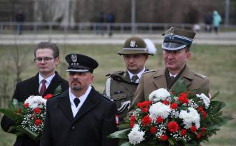 Latgales kampaņas 103. gadadienā Brīvības parkā Daugavpilī notika svinīga ziedu nolikšana