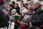 DAUGAVPILĪ GODINĀJA KOMUNISTISKĀ GENOCĪDA UPURU PIEMIŅU 12