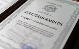 Daugavpils pašvaldība saņem NBS Sauszemes spēku Atzinības rakstu