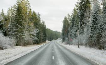 Šorīt vietām autoceļi apledo, strādā 34  ziemas tehnikas vienības