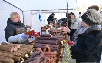 Sestdien  ikmēneša Rīgas ielas tirdziņš