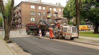 В Даугавпилсе – очередной период ремонта дорог (ВИДЕО)
